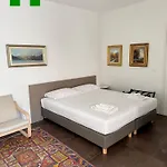 מלון דירות Ai Priori 3*