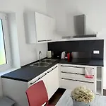 Ai Priori מלון דירות 3*