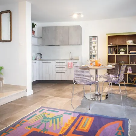 Ai Priori شقة فندقية