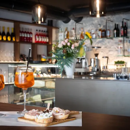 Ai Priori شقة فندقية 3*